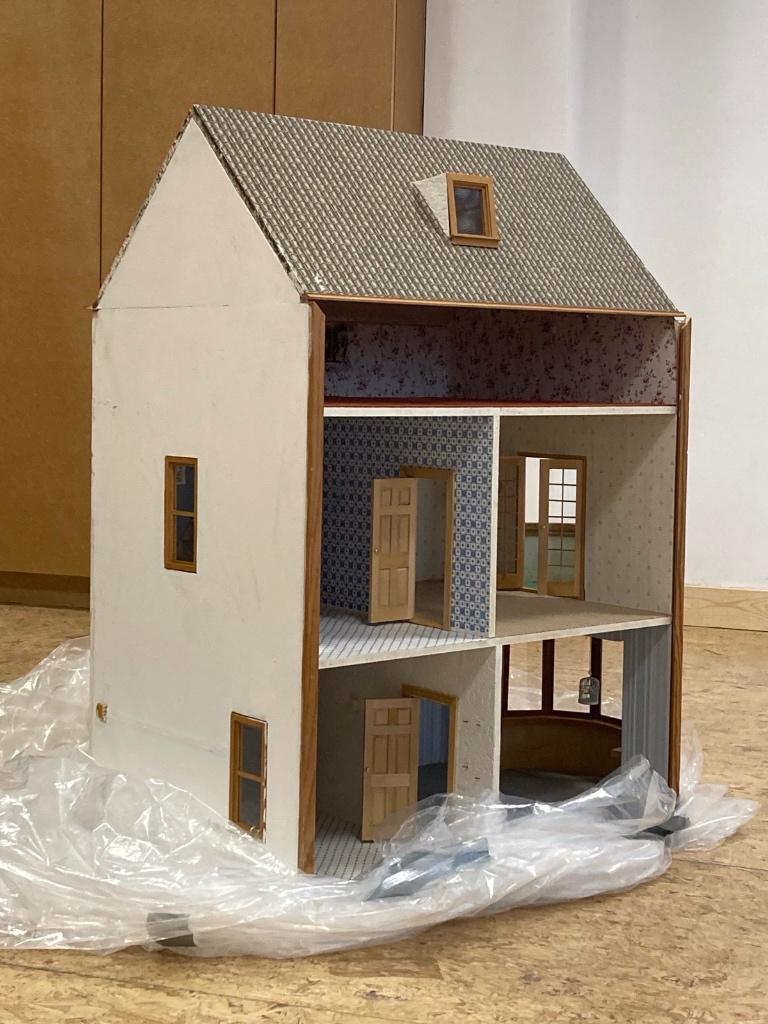 Groot houten poppenhuis, handgemaakt, Ophalen of Verzenden, Zo goed als nieuw, Poppenhuis