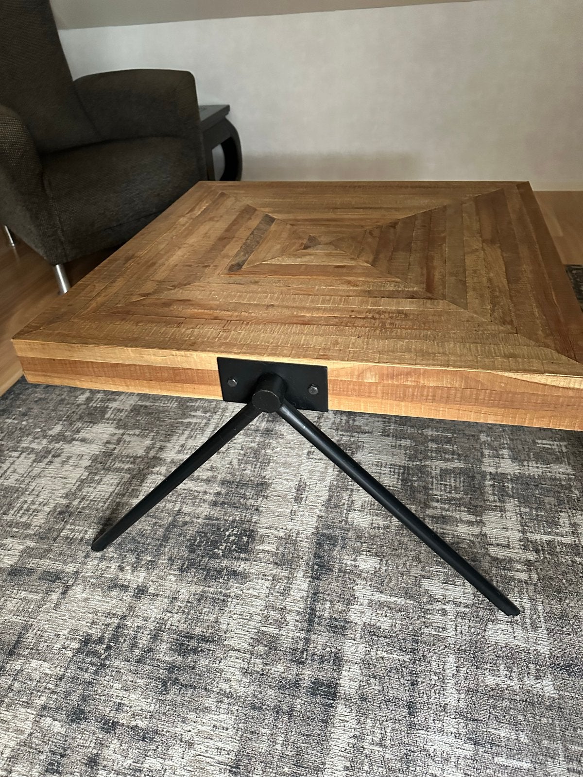 Salontafel van mangohout met metalen onderstel, Ophalen, Vierkant, 50 tot 100 cm, Zo goed als nieuw