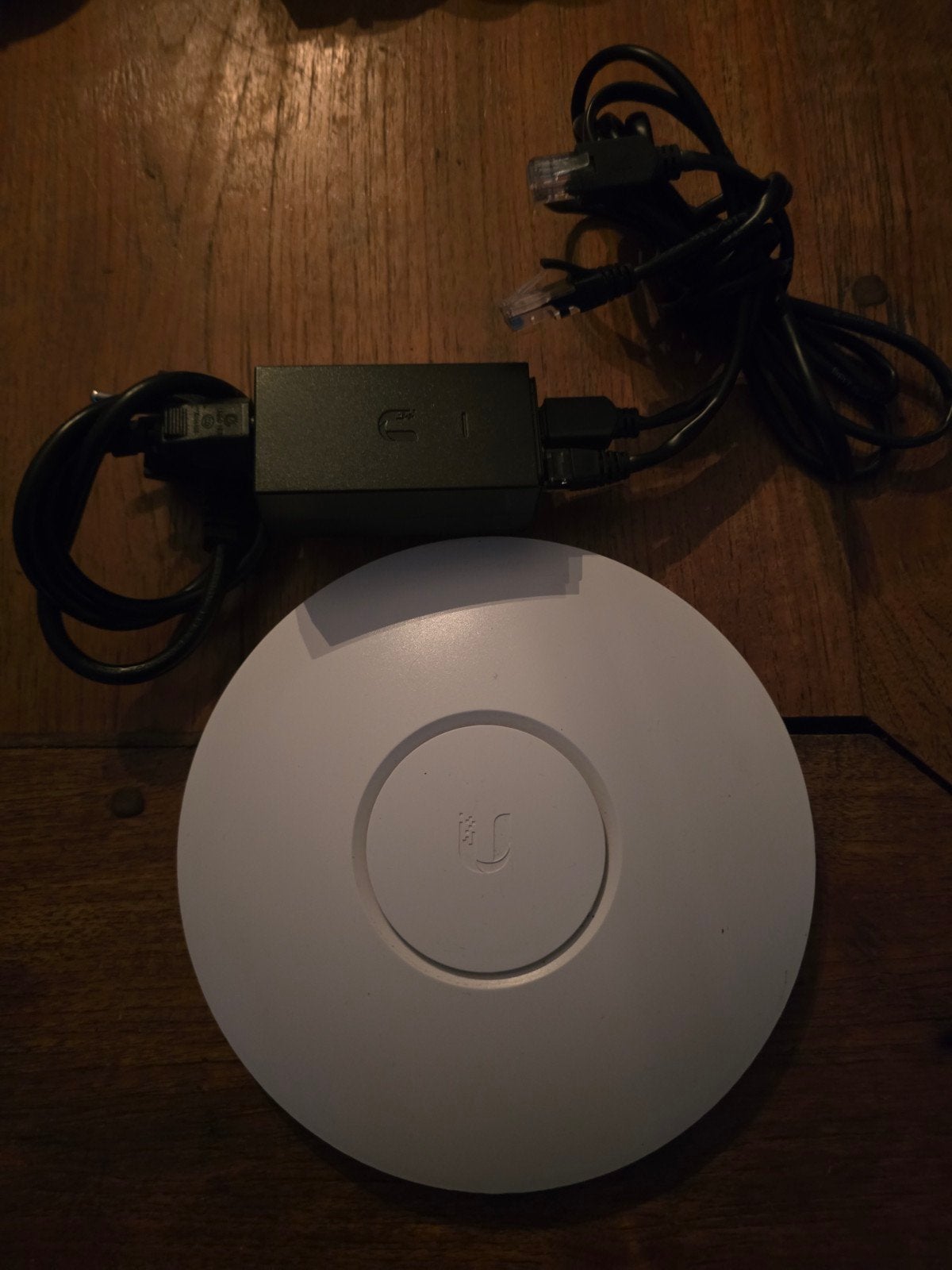3x Ubiquiti UniFi AP LR Access Point met PoE-adapter, Ophalen of Verzenden, Zo goed als nieuw, Ubiquiti