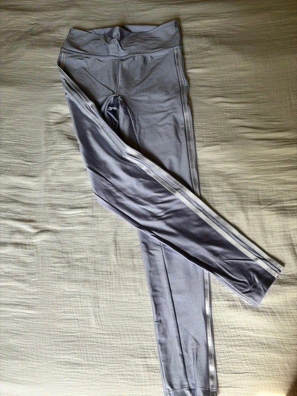 Adidas 3-Stripes glanzende legging, Lila, maat M, Kleding | Dames, Maat 38/40 (M), Paars, Verzenden, Adidas