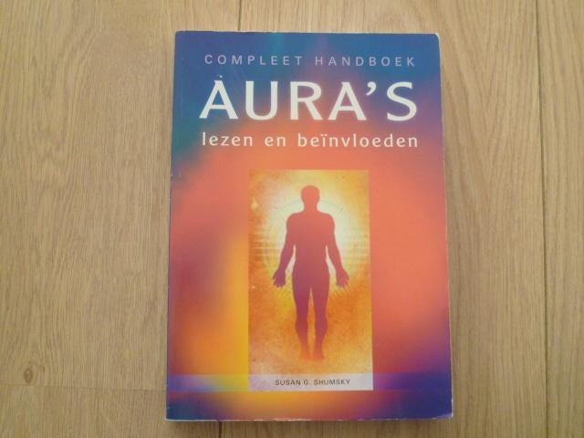 Suzan Shumsky Compleet handboek aura's lezen en beinvloeden, Boeken, Verzenden, Zo goed als nieuw, Overige onderwerpen, Achtergrond en Informatie