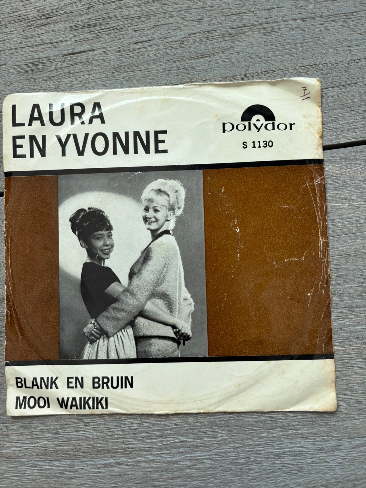 Laura en Yvonne - Blank en bruin, Ophalen of Verzenden, Zo goed als nieuw, Nederlandstalig