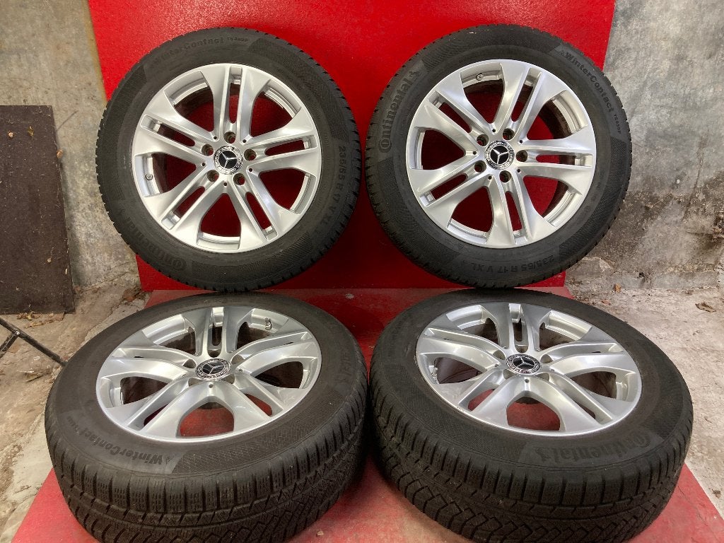 Winterbanden Mercedes Vito 235/55R17 Continental, Auto-onderdelen, Banden en Velgen, Continental AG, Vahrenwalder Str. 9, 30165 Hannover, Duitsland