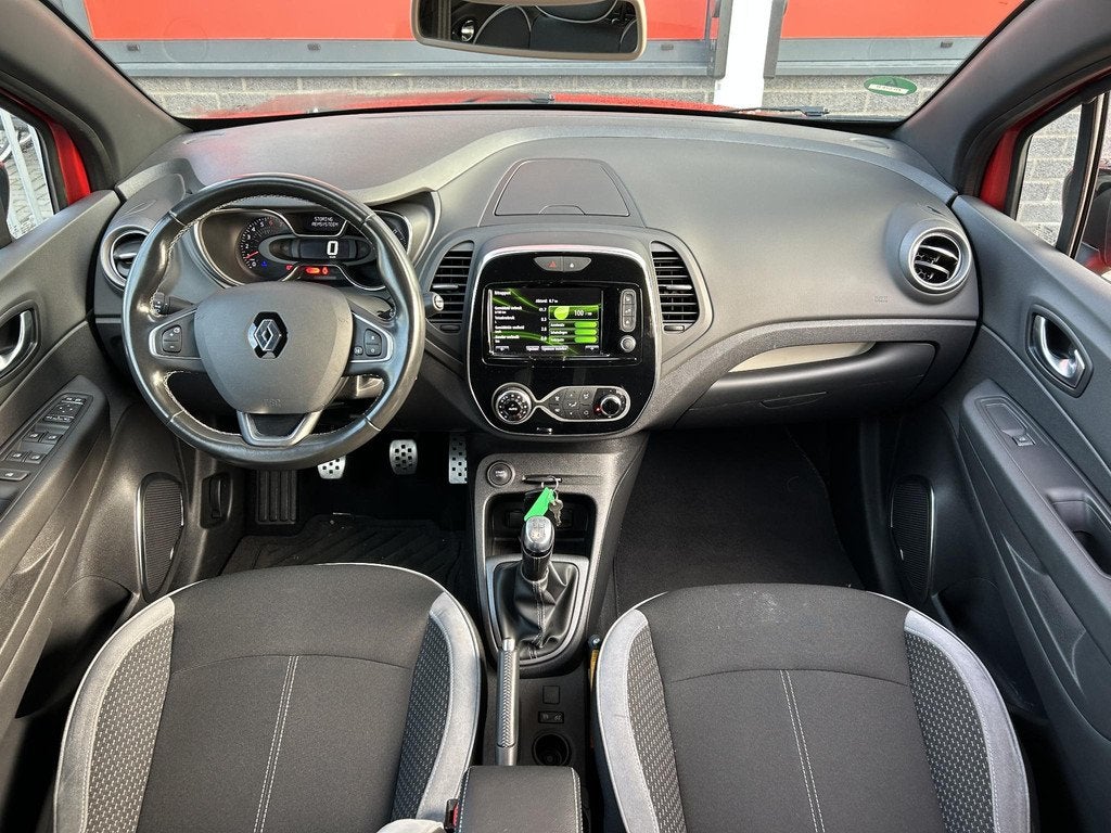 Renault Captur 0.9 TCe Bose / Afneembare Trekhaak / Achterui, Voorwielaandrijving, 898 cc, Stof, Gebruikt