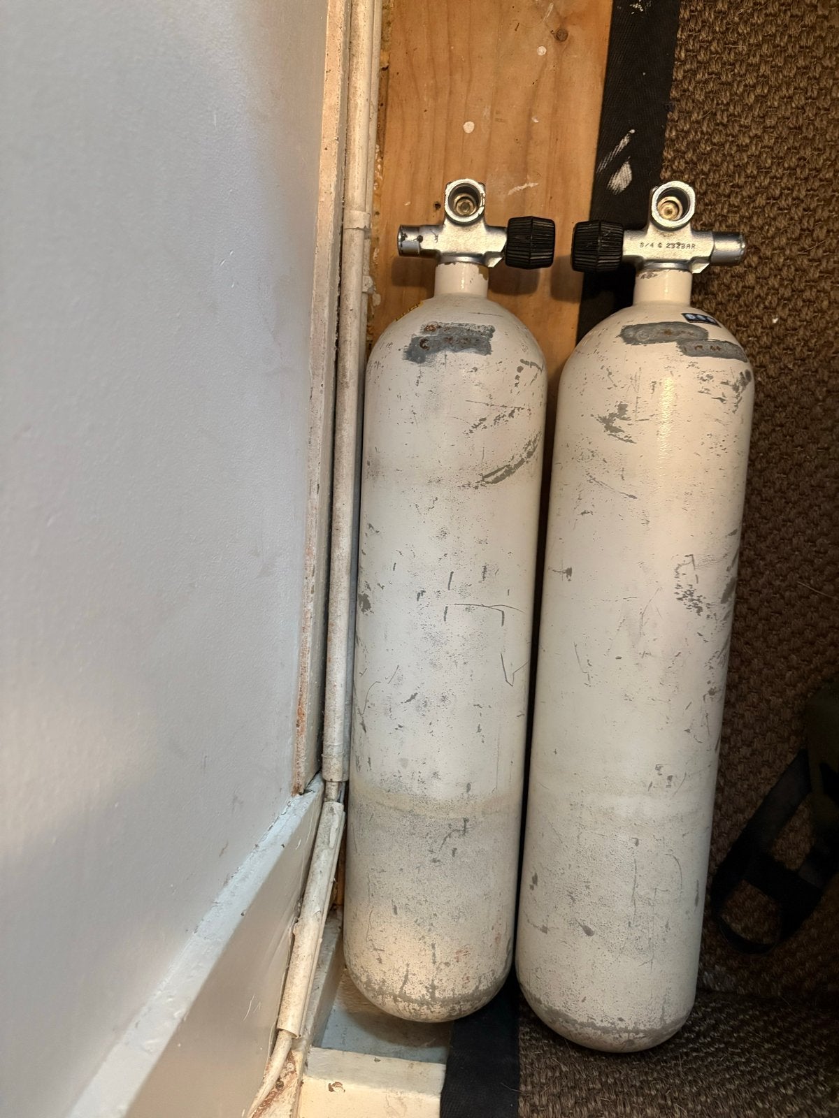 7L 200 bar duikflessen met gespiegelde kranen (keur t/m 2025, Watersport en Boten, Duiken, Ophalen, Gebruikt, Duikfles