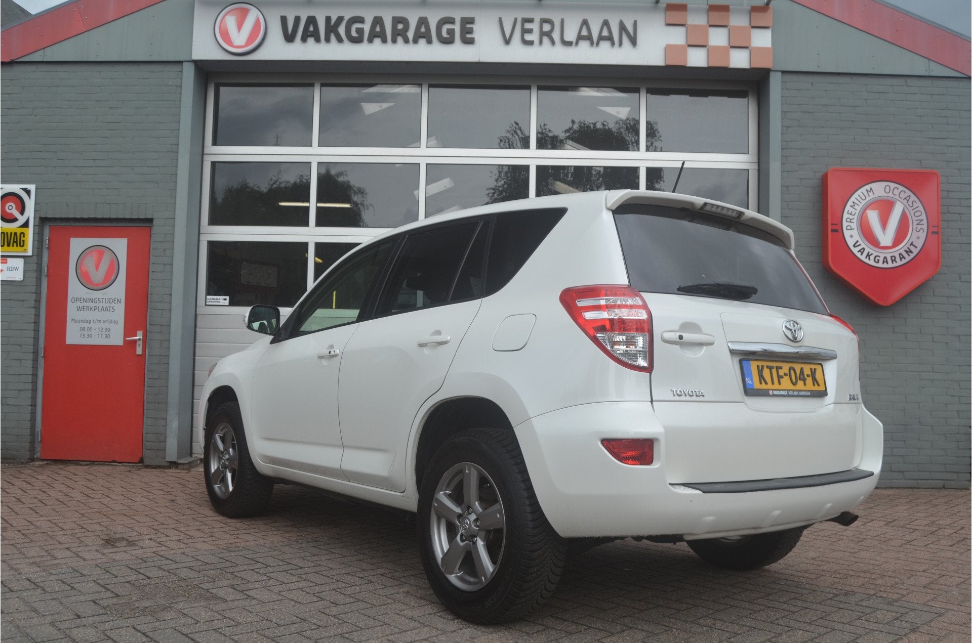 Toyota RAV4 2.0 VVTi Executive Business 12 mnd. gar., Gebruikt, 4 cilinders, 1505 kg, Wit