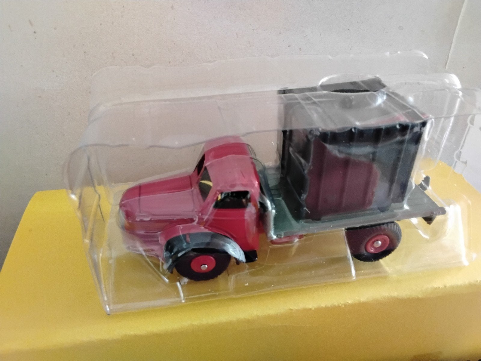DINKY TOYS ATLAS PLATEAU BERLIET AVEC CONTAINER NO 34 B, Ophalen of Verzenden, Bus of Vrachtwagen, Dinky Toys