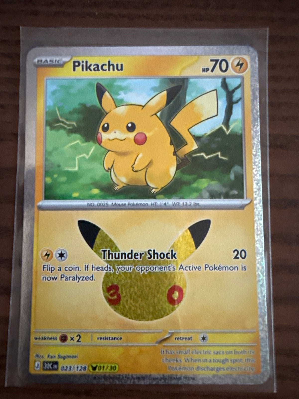 Pikachu Pokémon Kaart - Basic, HP 70, Thunder Shock, Ophalen of Verzenden, Zo goed als nieuw, Losse kaart, Foil