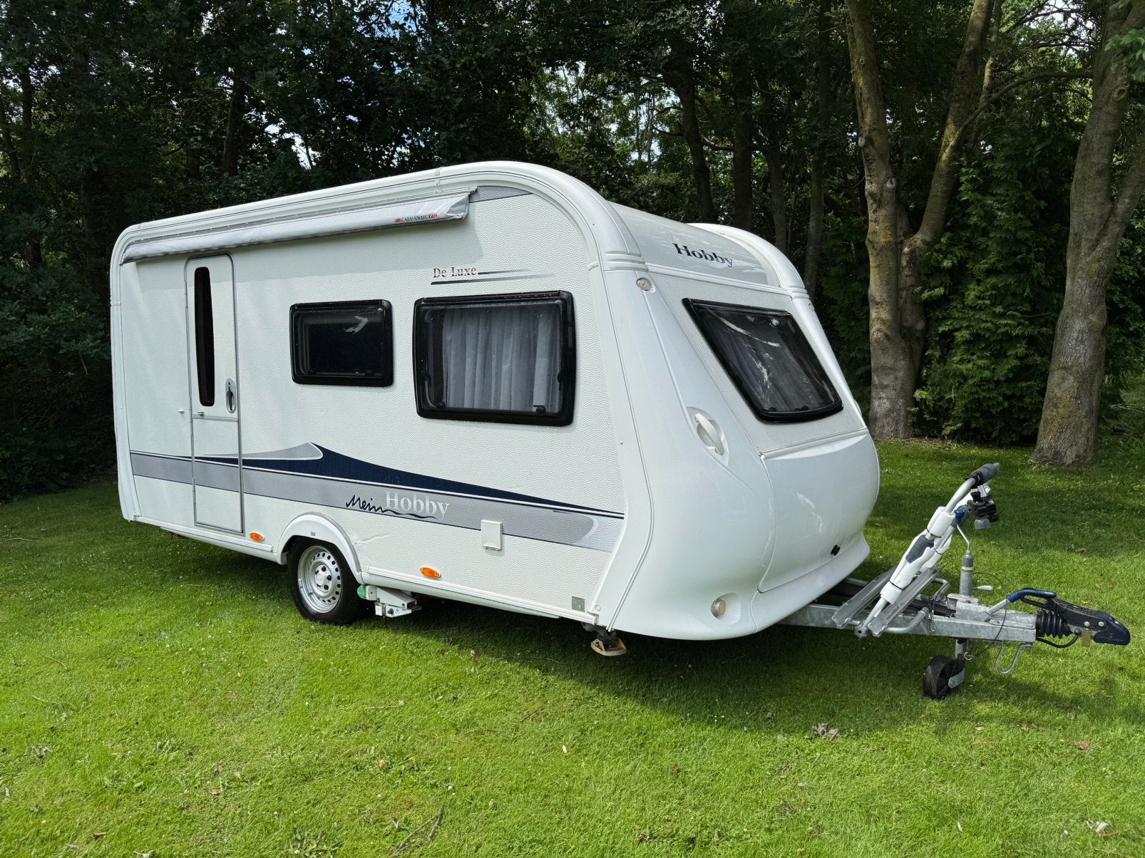Hobby 420 KB (2013) | Stapelbed, Mover, Voortent, Zakluifel, Caravans en Kamperen, Caravans, Luifel, Hobby, Treinzit, Particulier