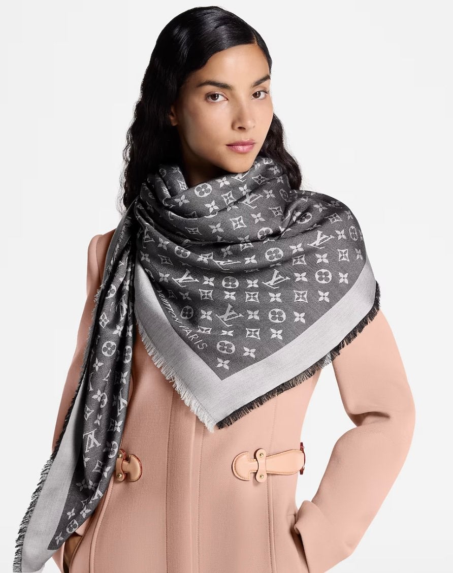 Louis Vuitton Monogram denim shawl M713378, Kleding | Dames, Mutsen, Sjaals en Handschoenen, Ophalen of Verzenden, Zo goed als nieuw