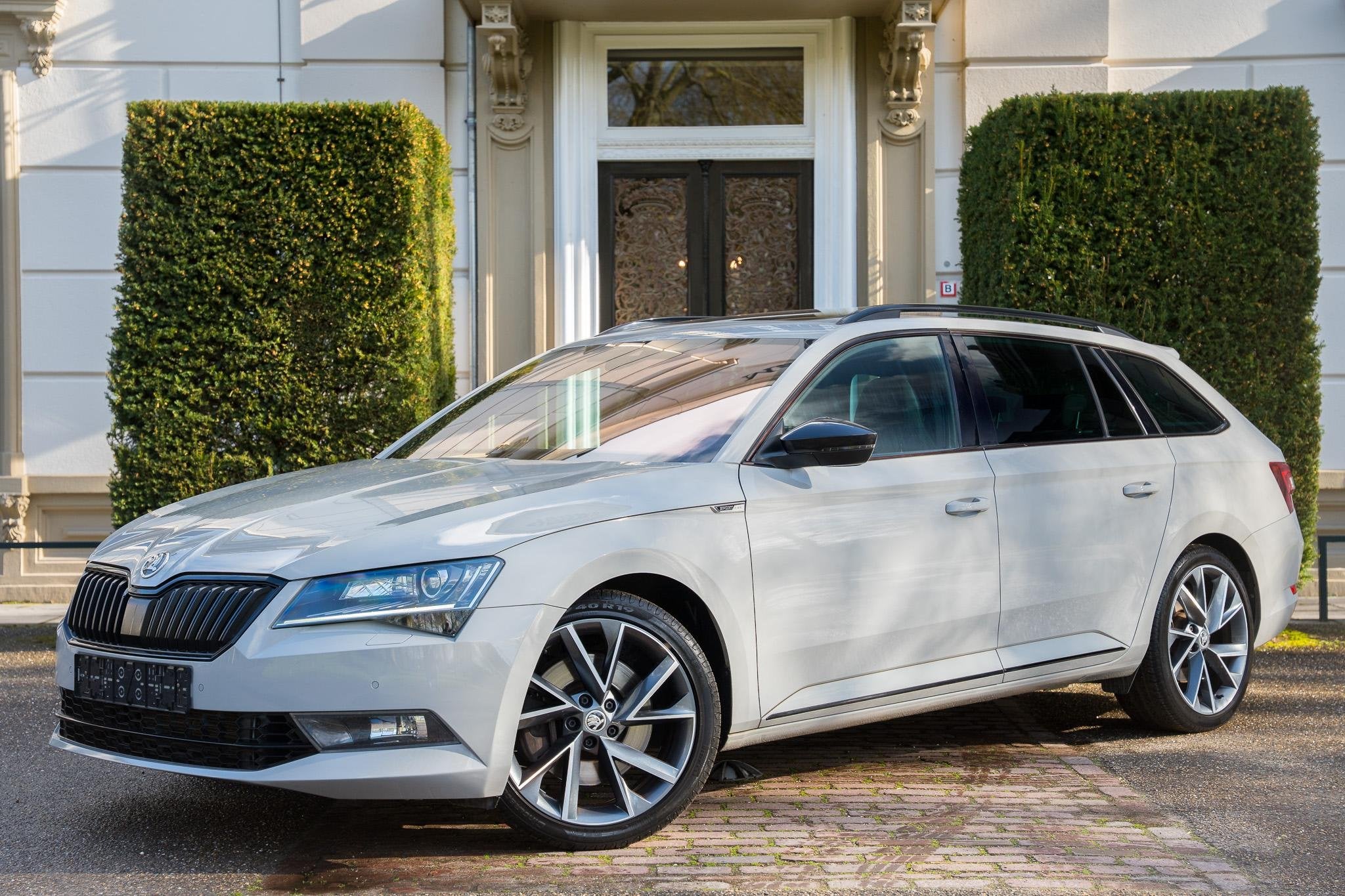 Skoda Superb Combi 2.0 TSI 4x4 Sportline TREKHAAK | PANO | A, Auto's, Automaat, Dealer onderhouden, Gebruikt, 4 cilinders