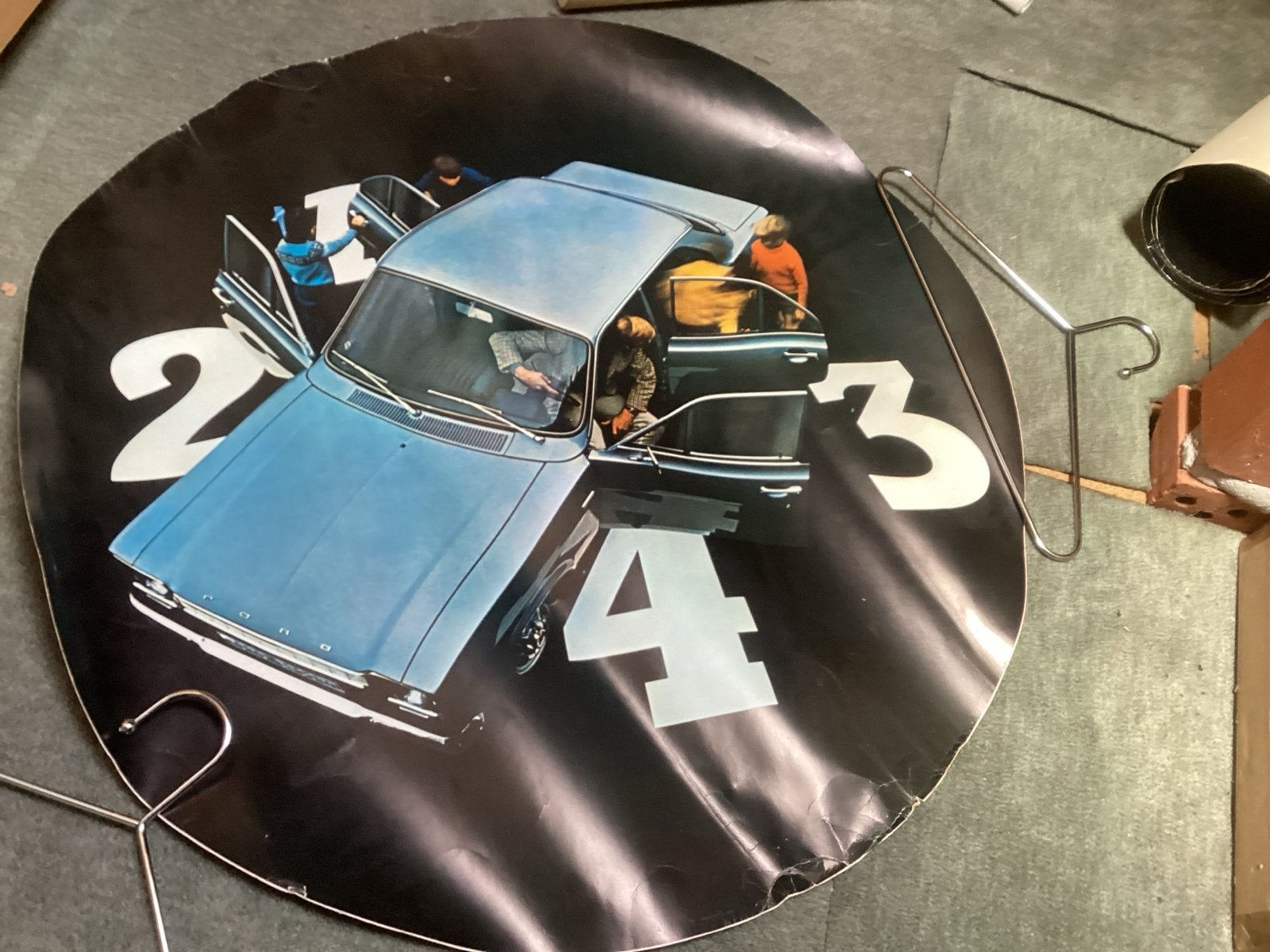 Ford Escort MK 1 reclameposter (rond) van dealer 90 cm, Verzamelen, Gebruikt, Deurposter of groter, Ophalen of Verzenden, Overige vormen