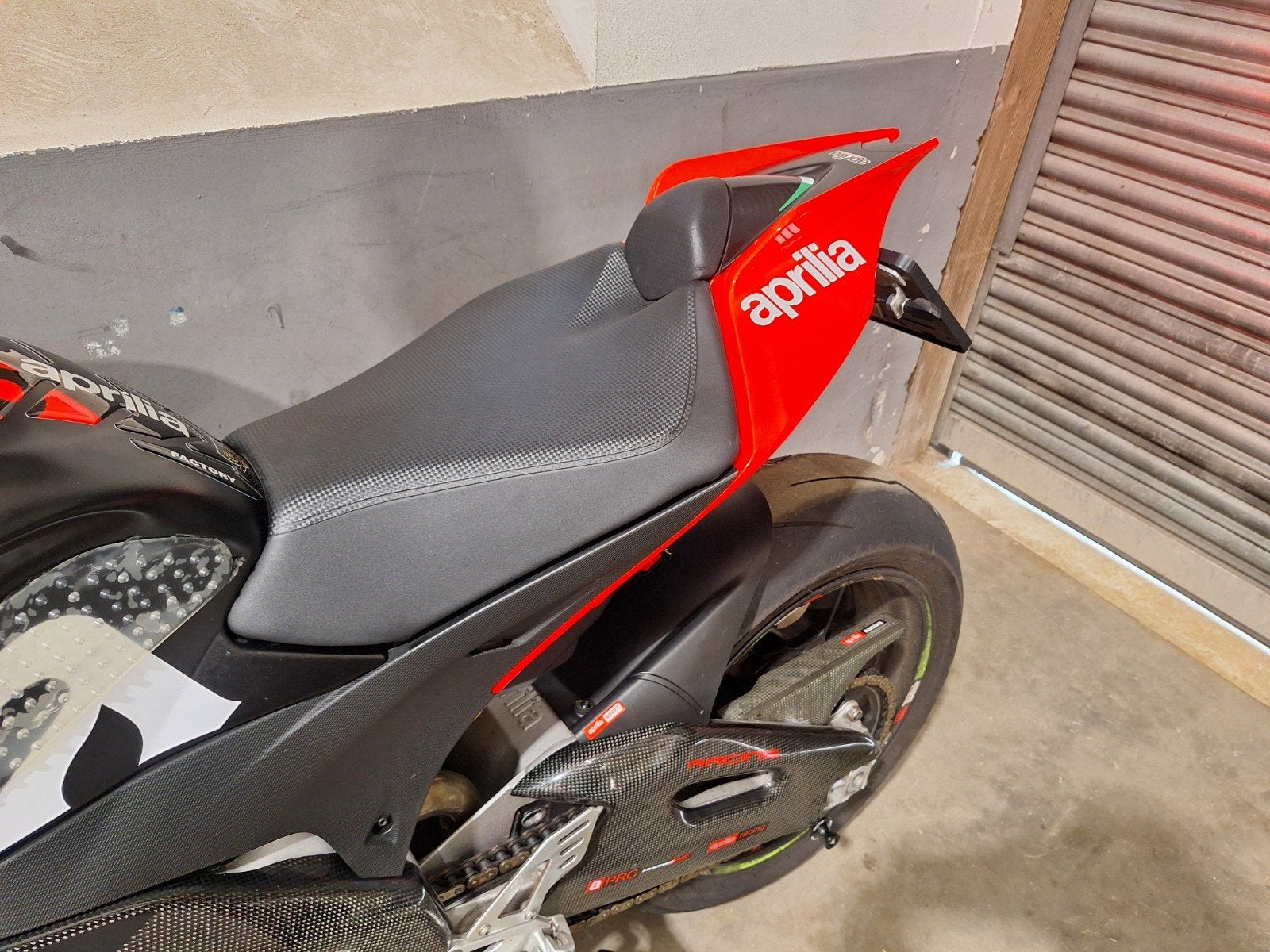 Foto 22 van DIKSTE Aprilia Tuono V4 APRC Hyper Naked carbon RSV4 MT09