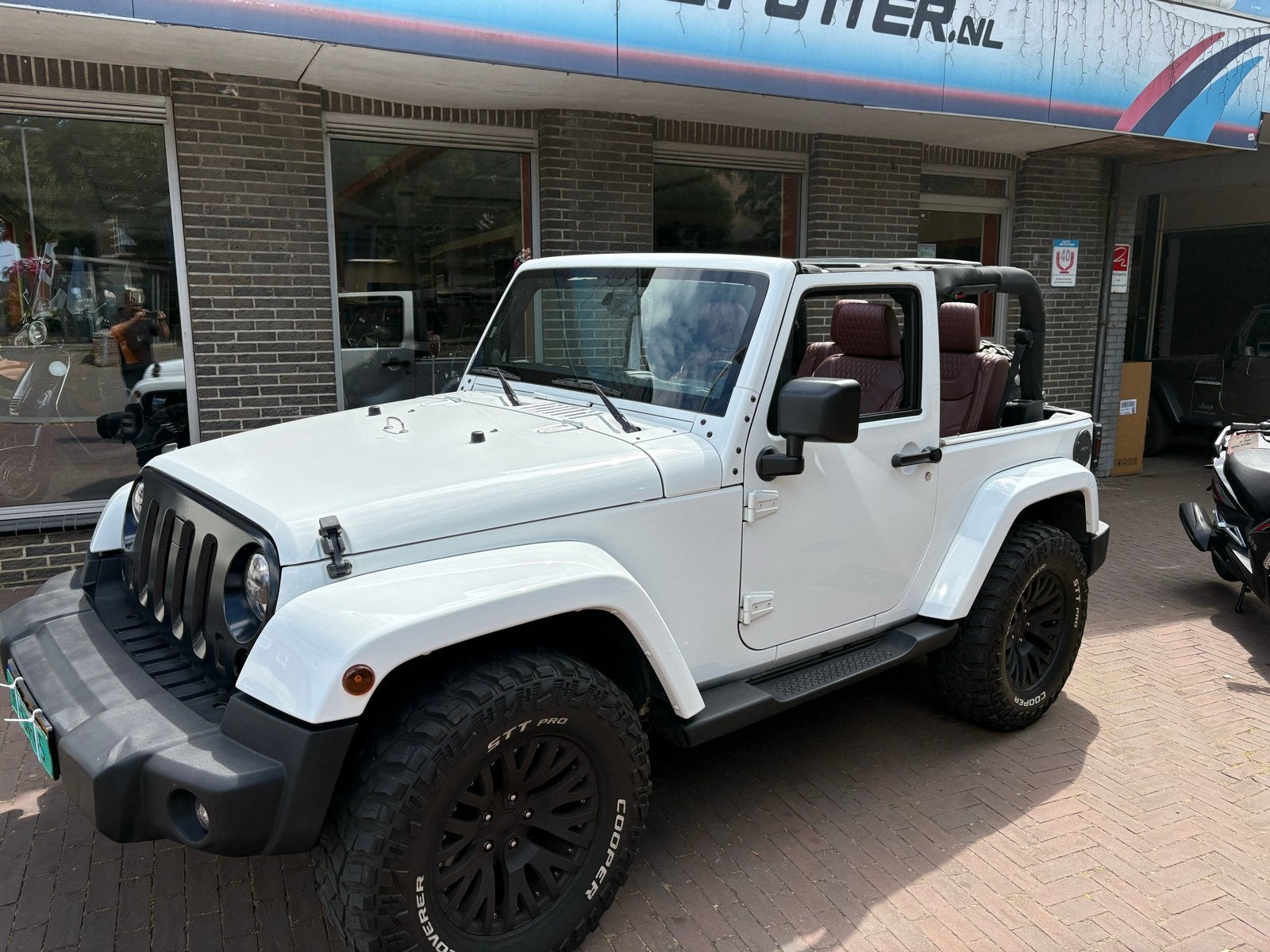 Jeep Wrangler 3.6 I V6 AUT AWD 2013 Wit, Auto's, Jeep, Automaat, 450 kg, 4 stoelen, Wit