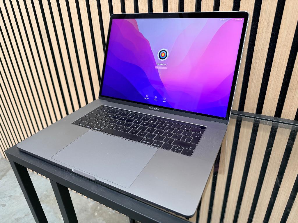 MacBook Pro 15-inch Touch Bar, Computers en Software, Apple Macbooks, 2 tot 3 Ghz, ., 512 GB, Refurbished