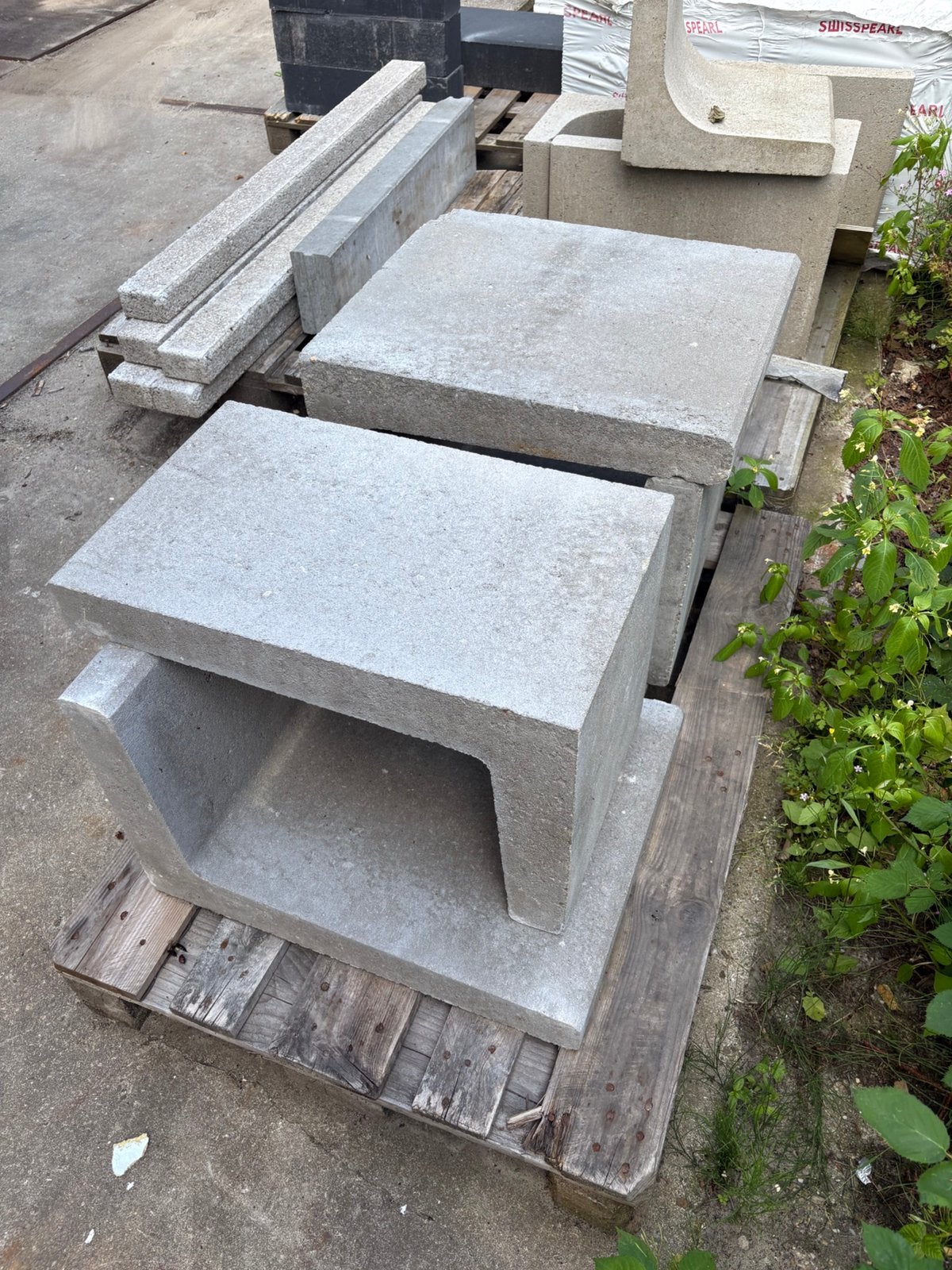 Betonrestanten keerwanden, stapelblokken, latei en dakpannen, Tuin en Terras, Tegels en Klinkers, Ophalen, Gebruikt, ., Overige typen