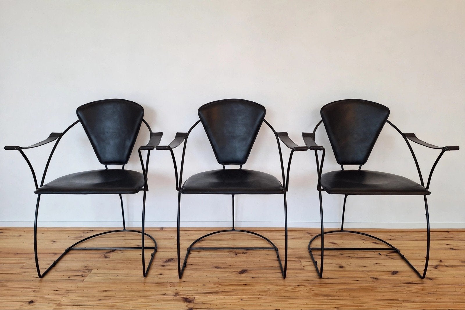 Set van 3 zwarte metalen en leren eetkamerstoelen, Ophalen, Zwart, Zo goed als nieuw, Leer