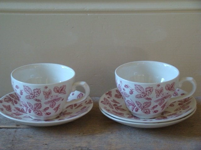 Servies, Engels Churchill, RED BRAMBLE, zo goed als nieuw