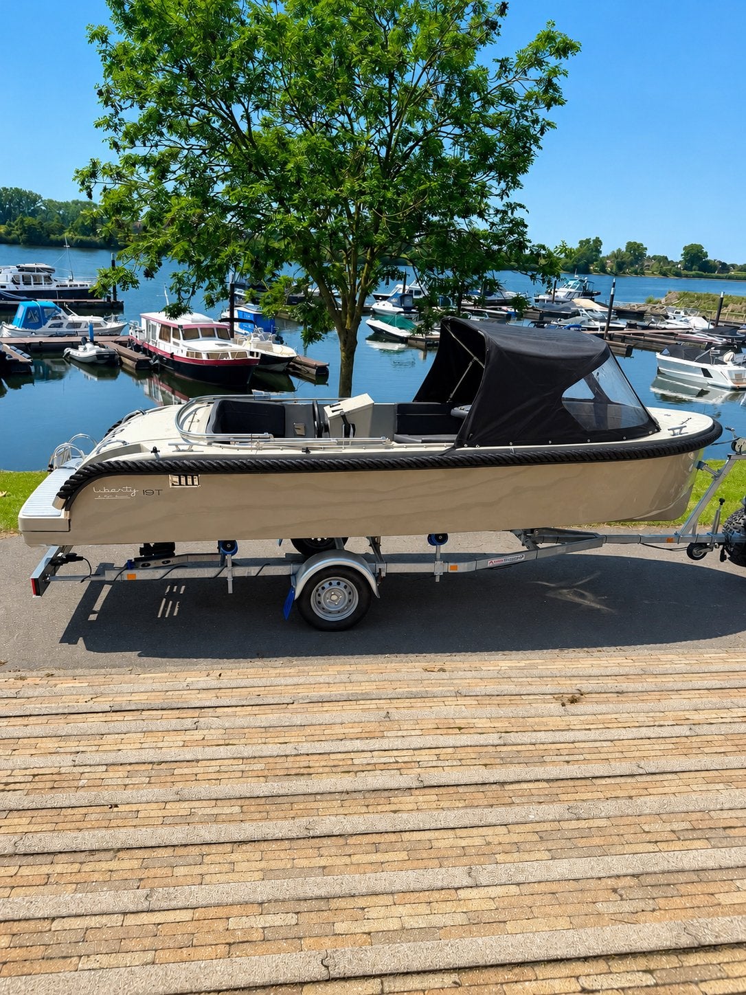 Liberty T 19 tender Suzuki 20pk kampeer Edition bwj 2023