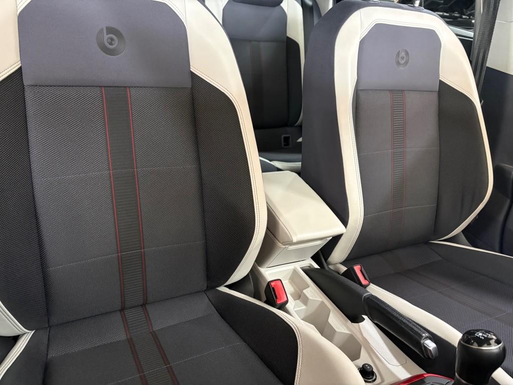 Volkswagen Polo TSI 95pk BEATS NL NAP Navigatie Leder Apple, Zwart, Bedrijf, Handgeschakeld, Polo