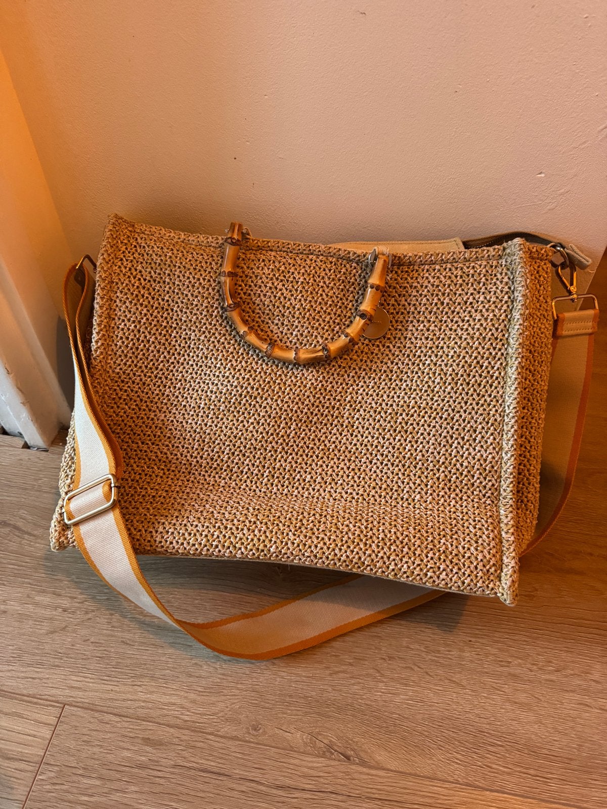 Carpisa rieten tas met bamboe handvat en schouderband, Sieraden, Tassen en Uiterlijk, Tassen | Damestassen, Ophalen of Verzenden