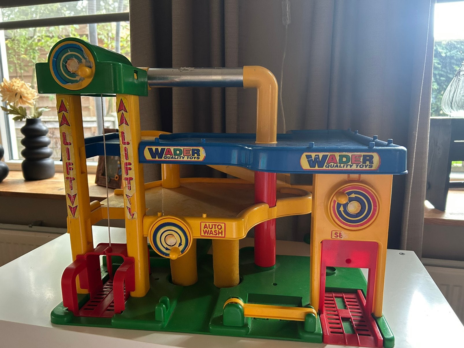 Wader autogarage met lift, Ophalen, Gebruikt
