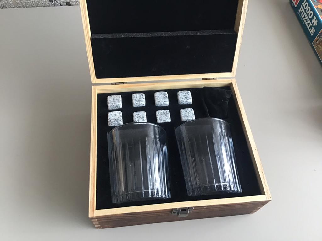2 whisky glazen en 8 granieten blokjes en bewaarzakje, Verzamelen, Glas en Borrelglaasjes, Ophalen of Verzenden, Nieuw, Overige typen