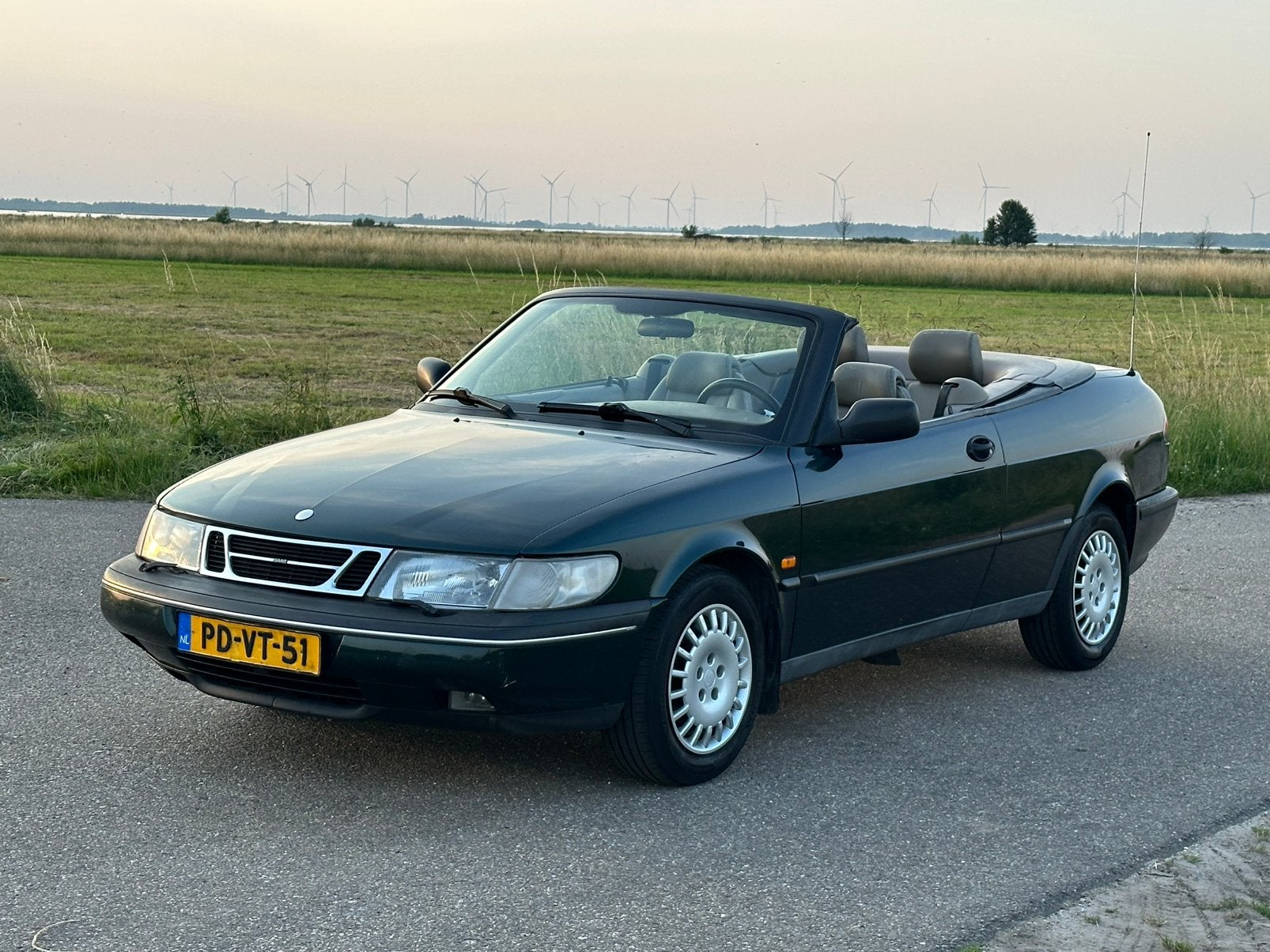 Saab 900 2.3 I SE Cabrio Automaat 1995 Groen APK mei 2027, Auto's, Saab, 4 cilinders, Leder, Saab 900, Particulier