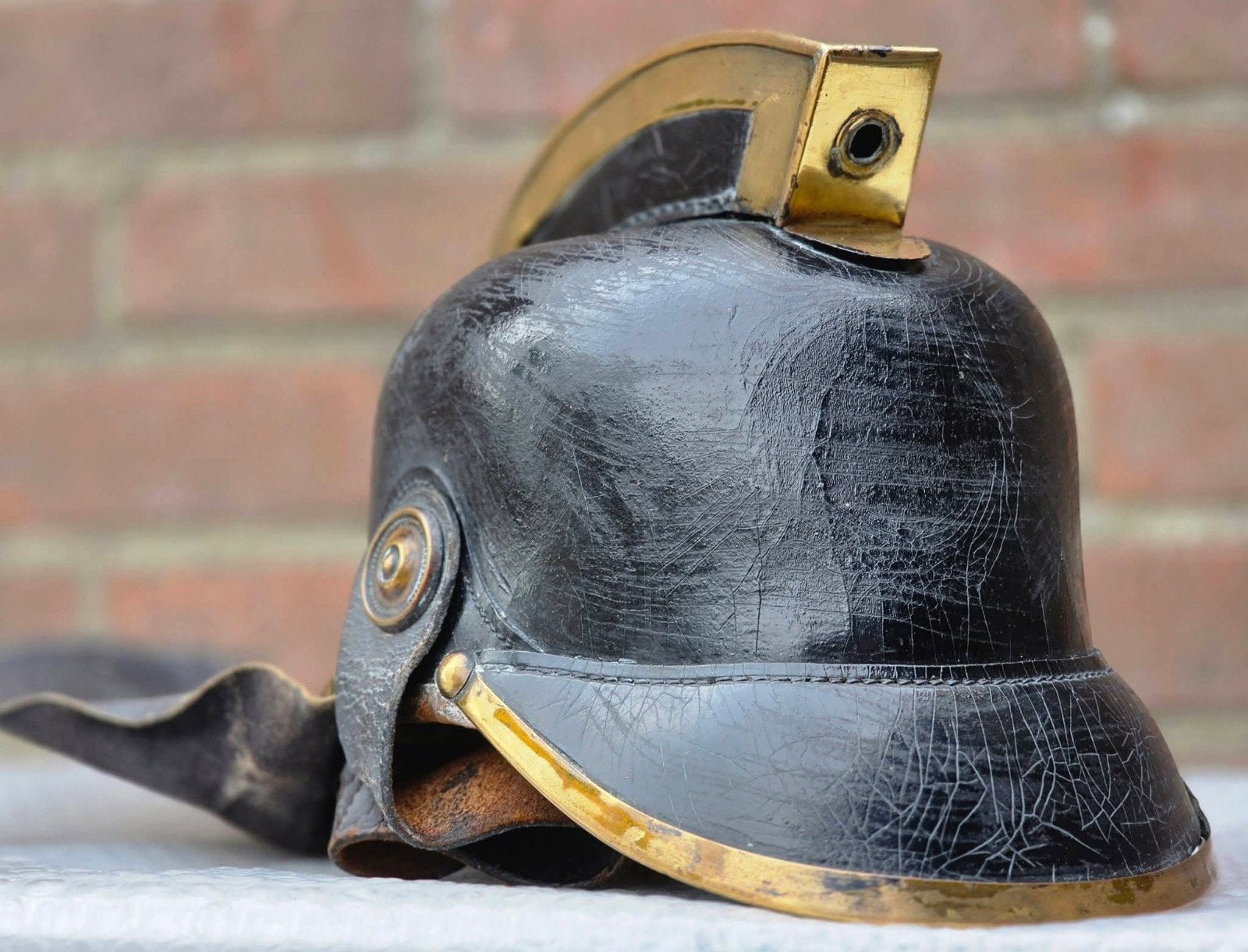 brandweerhelm brandweer Nederland lederhelm Regio Limburg, Ophalen of Verzenden, Landmacht, Nederland, Embleem of Badge