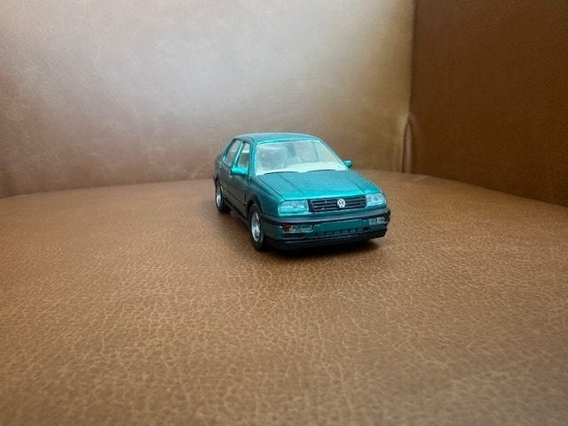 VW Vento Schabak 1:43, zeldzaam, Ophalen of Verzenden, Nieuw, Auto, Overige merken