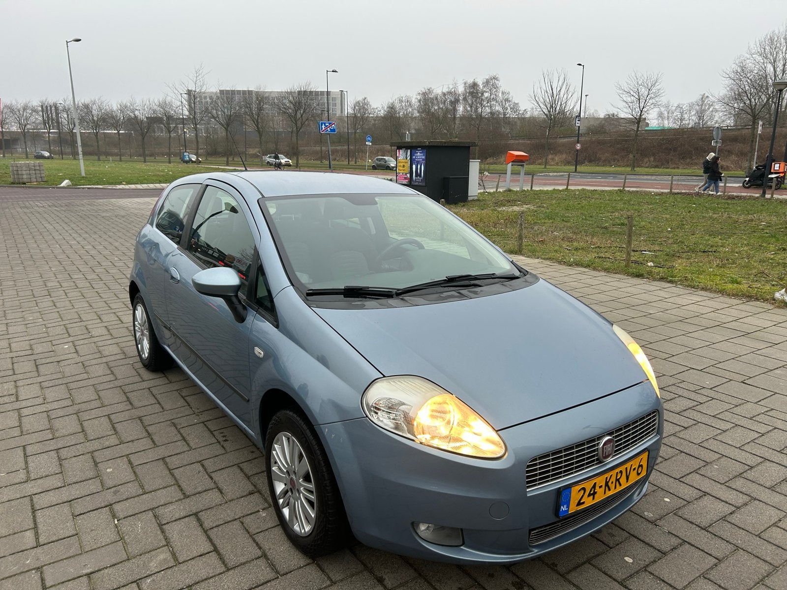 Fiat Punto 1.4 3DR 2010 Blauw met nieuwe APK!, Auto's, Voorwielaandrijving, Stof, 40 €/maand, 4 cilinders
