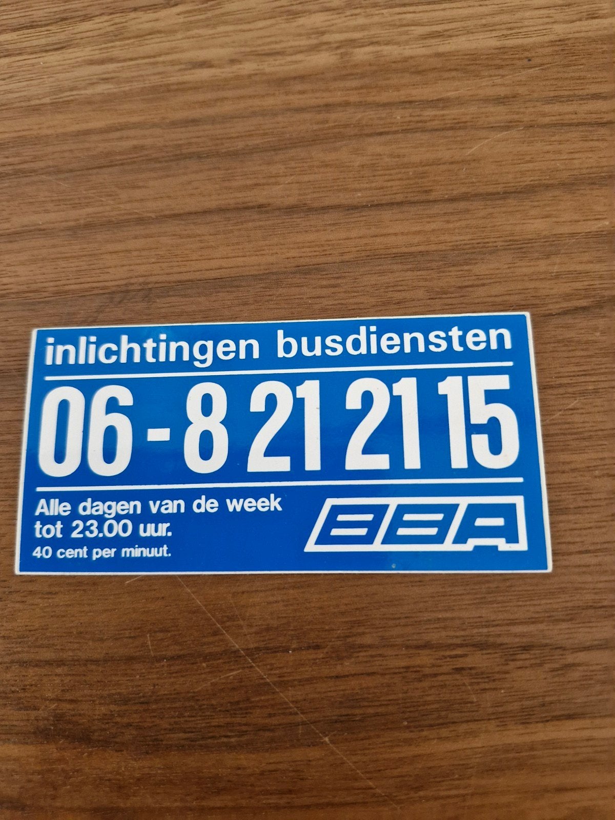 8491 Vintage sticker busdiensten informatie BBA, Verzamelen, Ophalen of Verzenden, Gebruikt, Overige typen