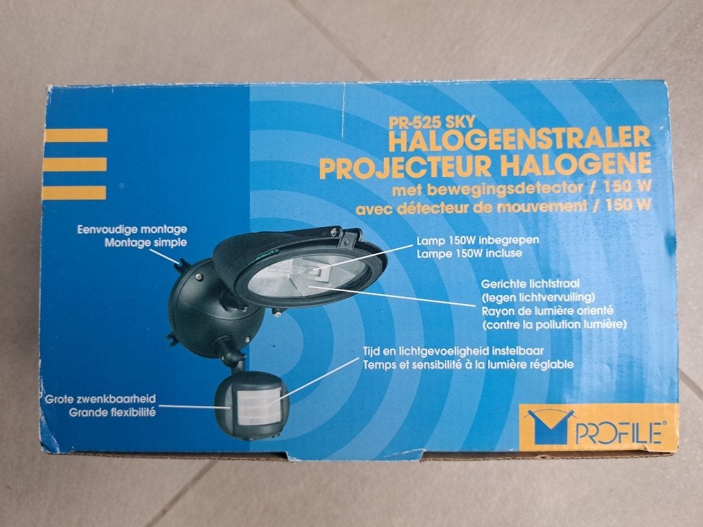 Te koop: 150 W halogeen buitenlamp met bewegingssensor, Wandlamp, Nieuw, Ophalen of Verzenden, Netvoeding