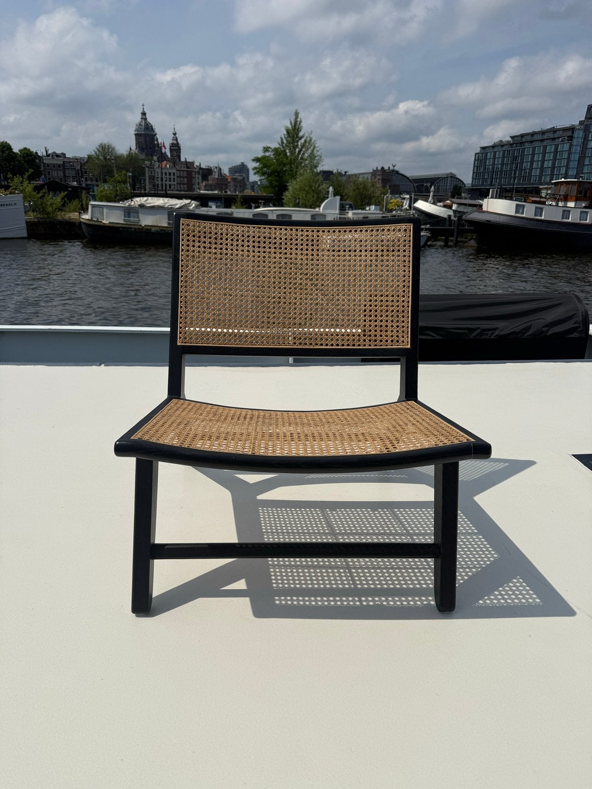 Furnified Flora stoel - Zwart met rotan zitting, Ophalen, Zwart, Zo goed als nieuw, Eén