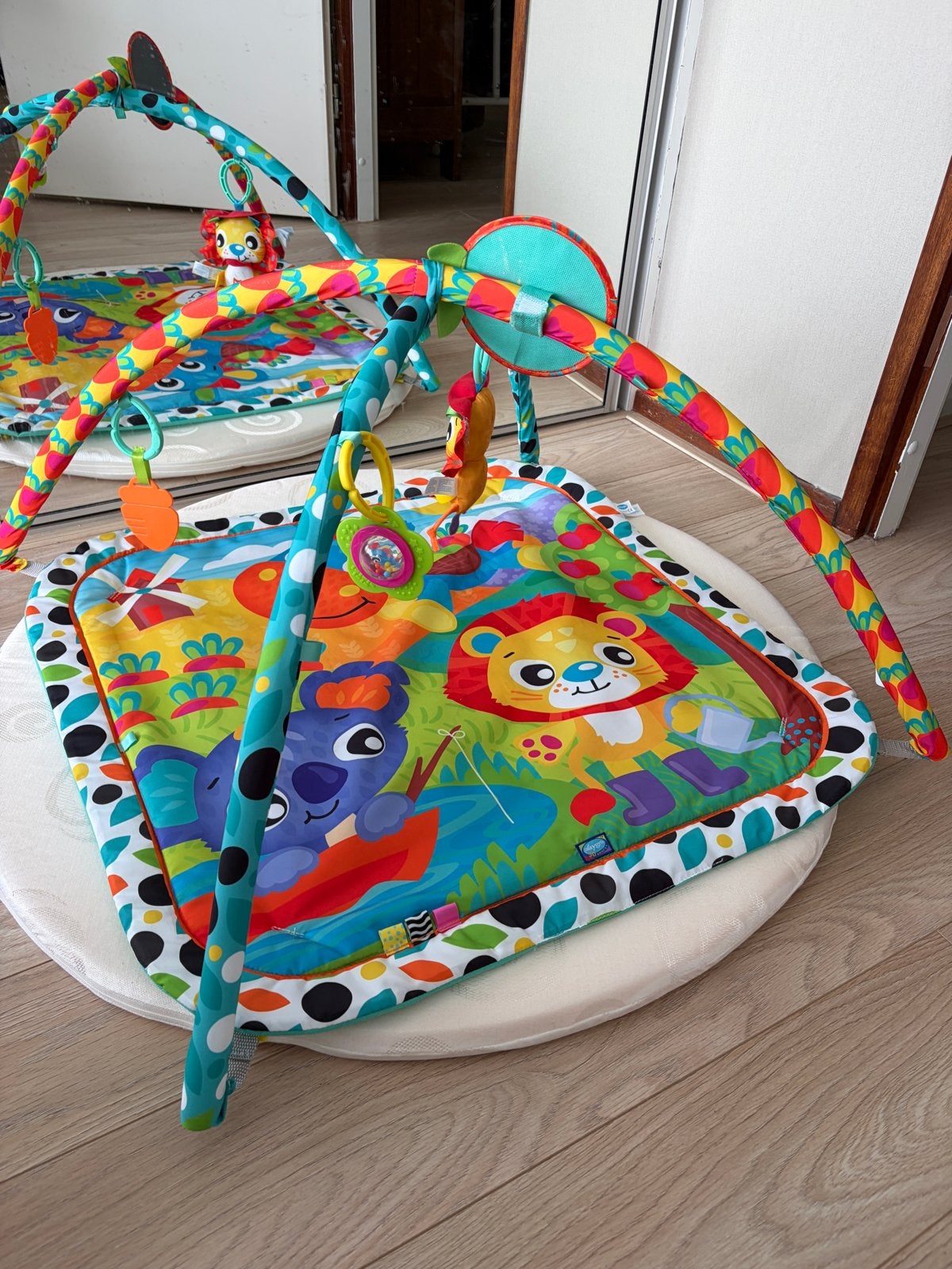 Vrolijk speelkleed met babygym en speeltjes, Ophalen of Verzenden, Gebruikt, Speelkleed