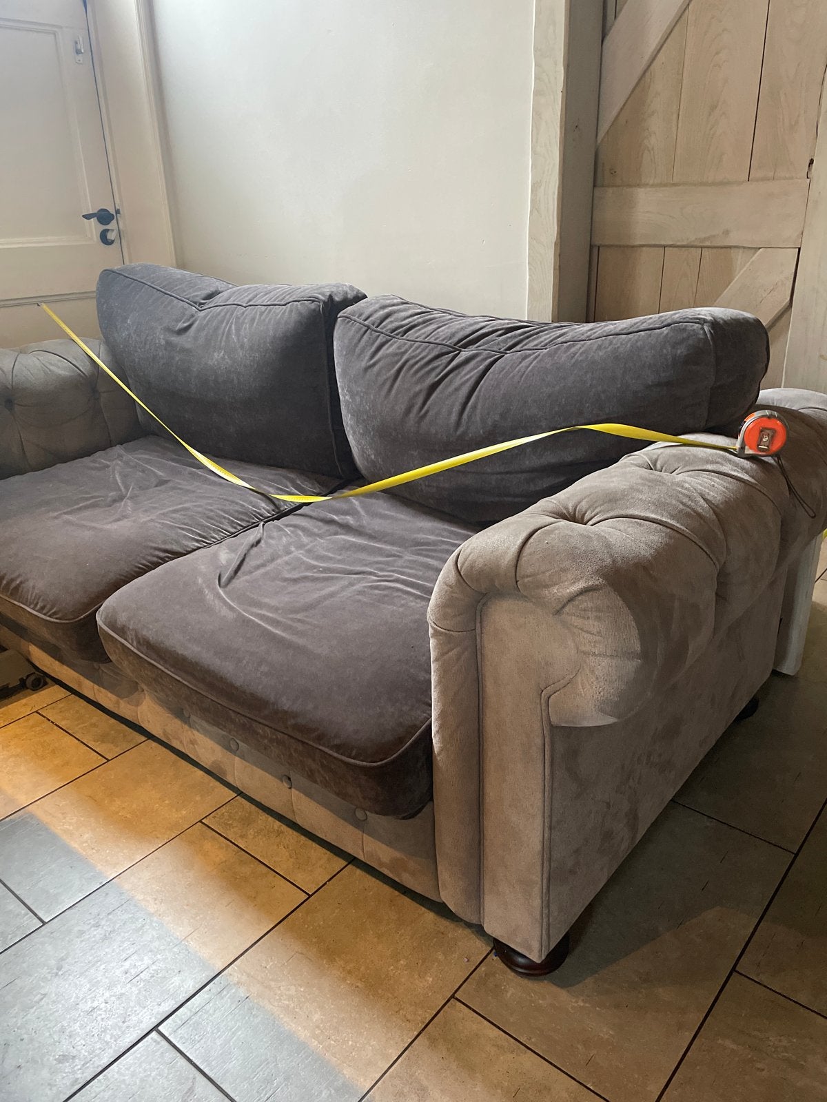 Comfortabele 2-zitsbank in grijze stof, Huis en Inrichting, Ophalen, Gebruikt, 100 tot 125 cm, Tweepersoons