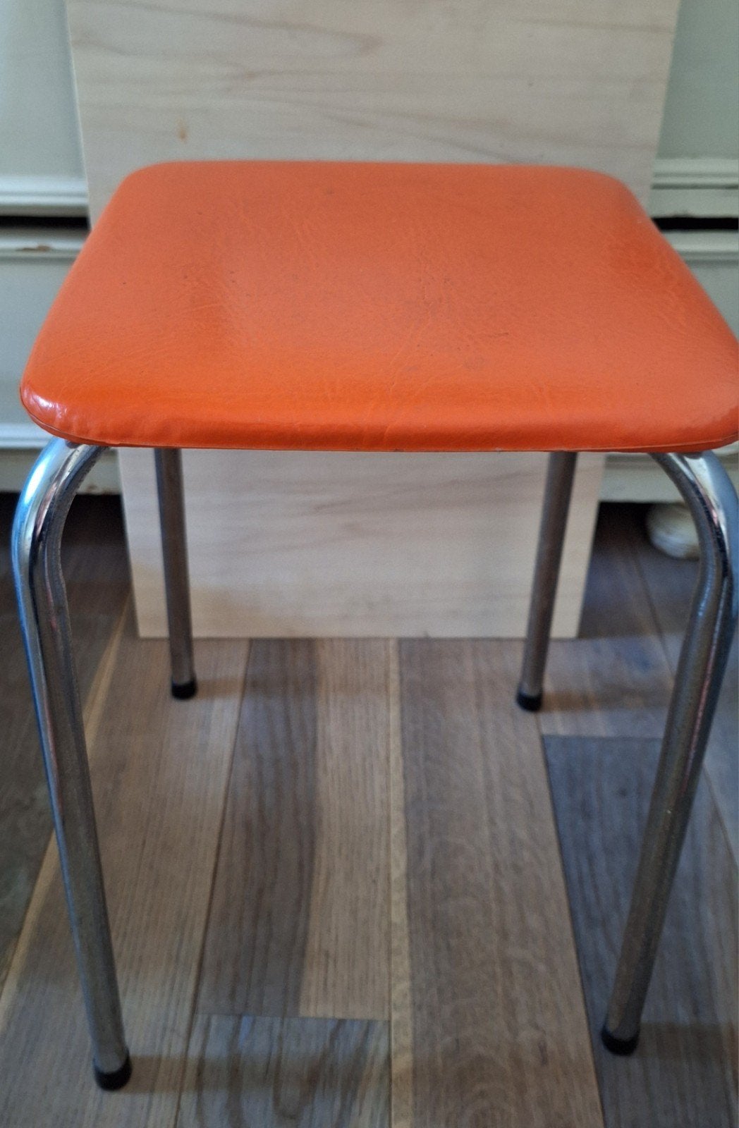 Oranje vintage retro kruk met chromen poten, Ophalen, Gebruikt, Staal