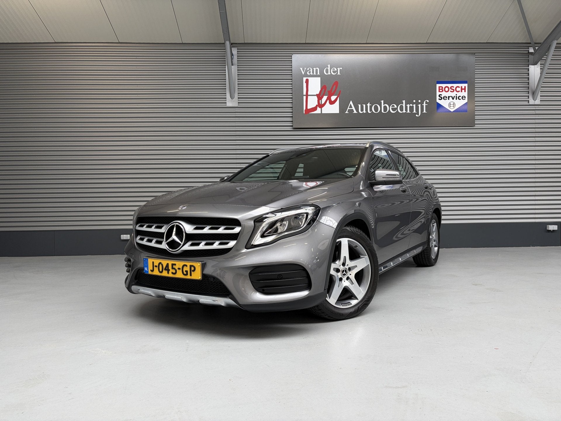 Mercedes-Benz GLA 180 BUSINESS SOLUTIONS AMG/PDC/CAM/CARPLAY, Auto's, Gebruikt, 4 cilinders, 715 kg, 122 pk