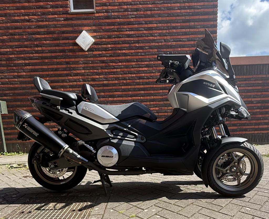 KYMCO CV3 550 2024 AKRAPOViC, Motoren, 2 cilinders, Bedrijf, Meer dan 35 kW, Toermotor