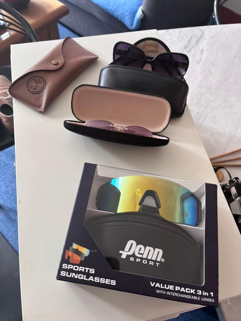 2 mooie zonnebrillen en een losse leren koker van Ray Ban., Ophalen of Verzenden, Ray-Ban