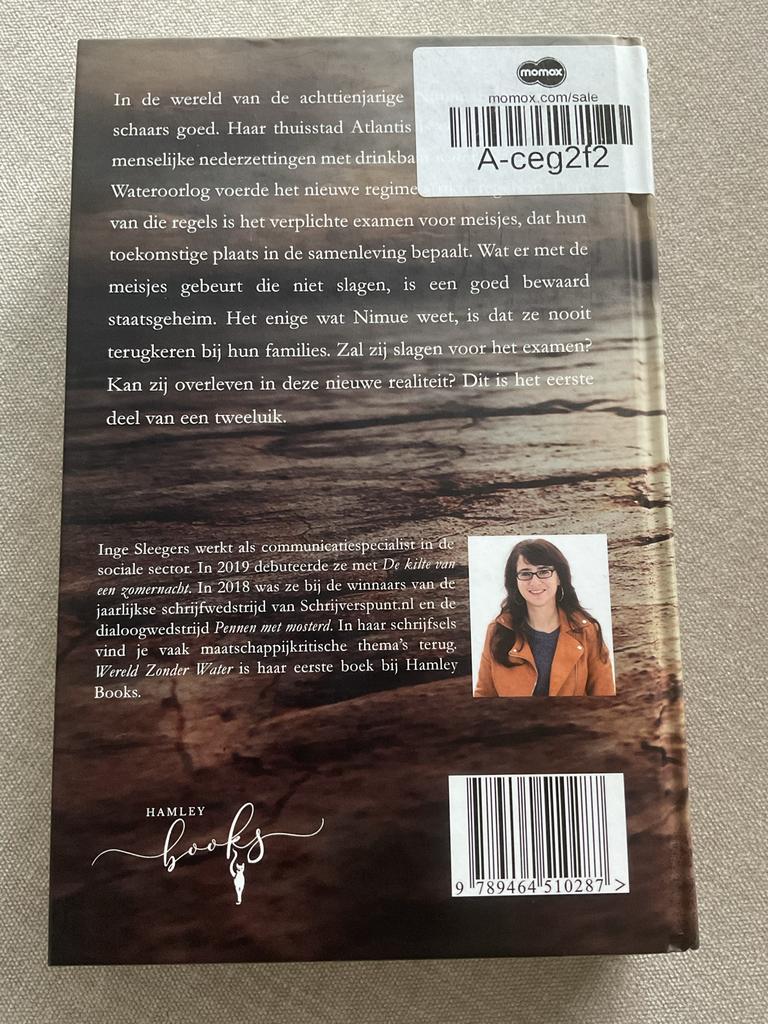 Wereld Zonder Water - Inge Sleegers (Young Adult), Ophalen of Verzenden, Zo goed als nieuw, Nederland