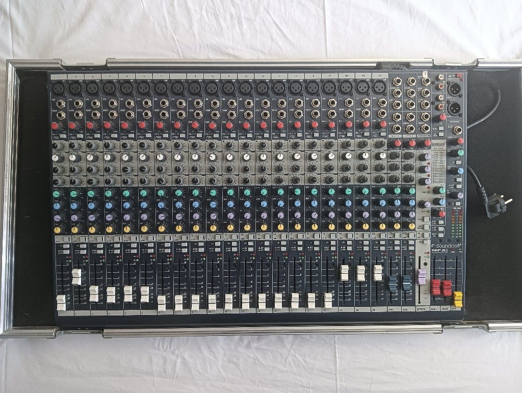 Soundcraft MFXi20 analoge mengpaneel, Muziek en Instrumenten, Mengpanelen, Ophalen, Zo goed als nieuw, 10 tot 20 kanalen, Microfooningang