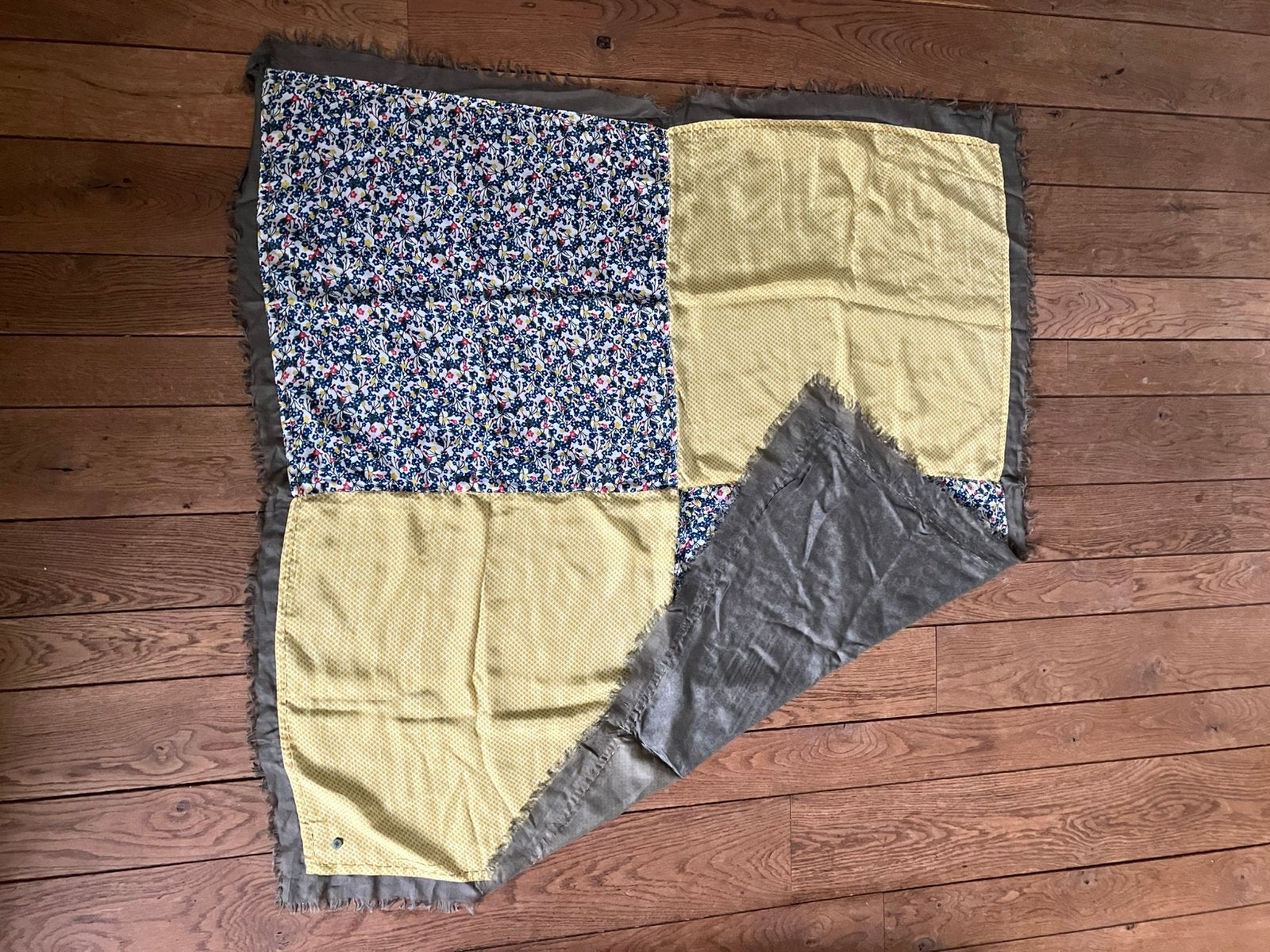 Marc O’ Polo. Sjaal. Shawl. 100% zijde. Groen. Geel. Zijde., Ophalen of Verzenden, Zo goed als nieuw, Maat 46/48 (XL) of groter