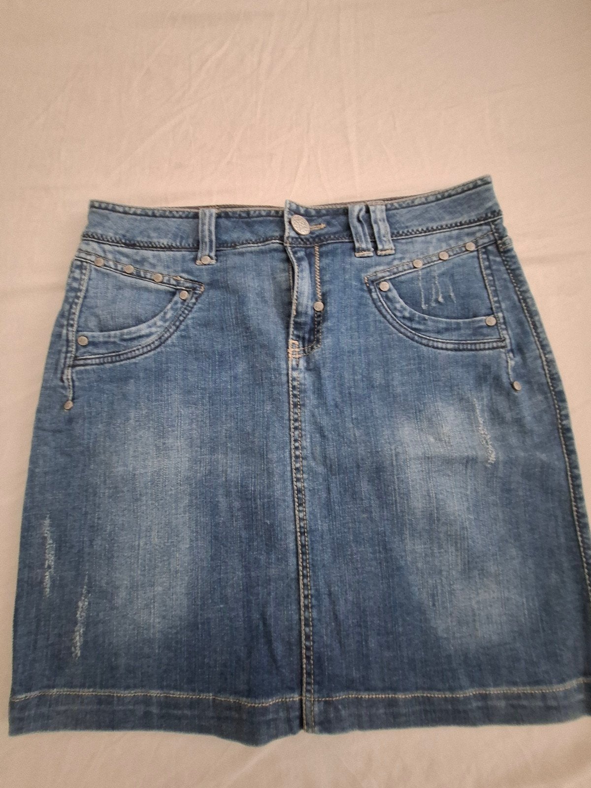Blauwe spijkerrok met studs, Maat 38/40 (M), Blauw, Ophalen of Verzenden, Boven de knie
