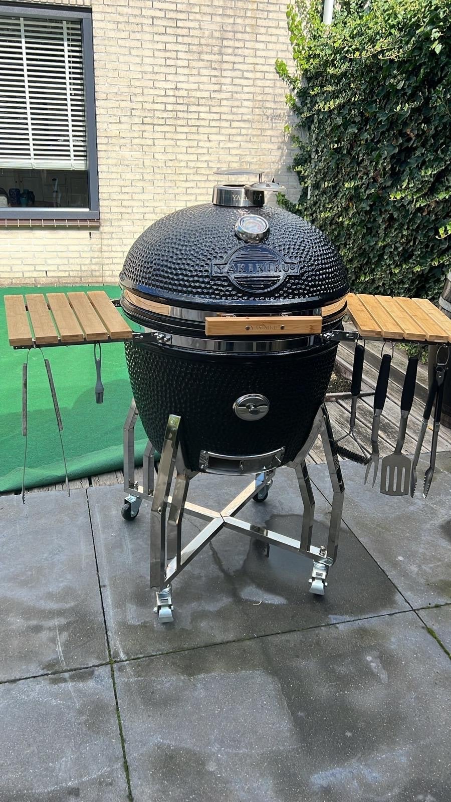 Yakiniku Kamado XXLarge met onderstel en zijtafels, Tuin en Terras, Ophalen, Gebruikt
