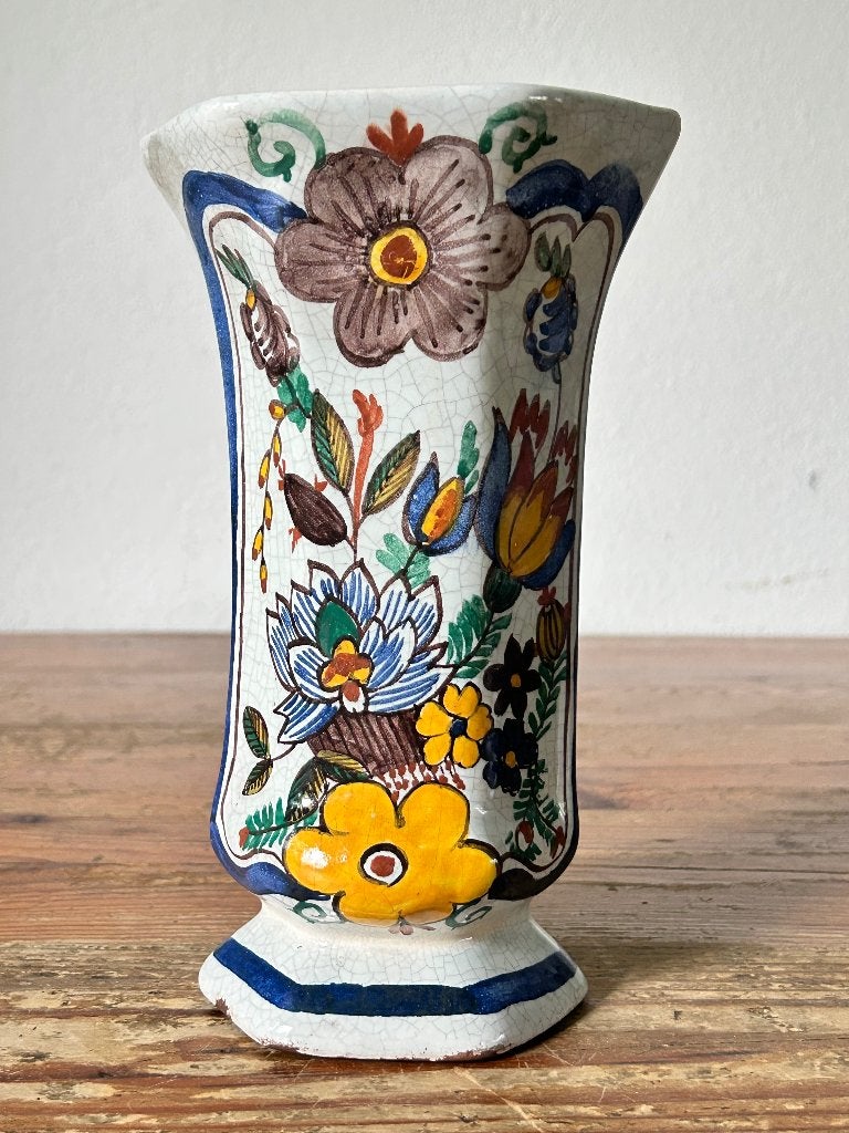 Vaas / bloemenvaas - Delfts polychroom aardewerk, Antiek en Kunst, Ophalen of Verzenden
