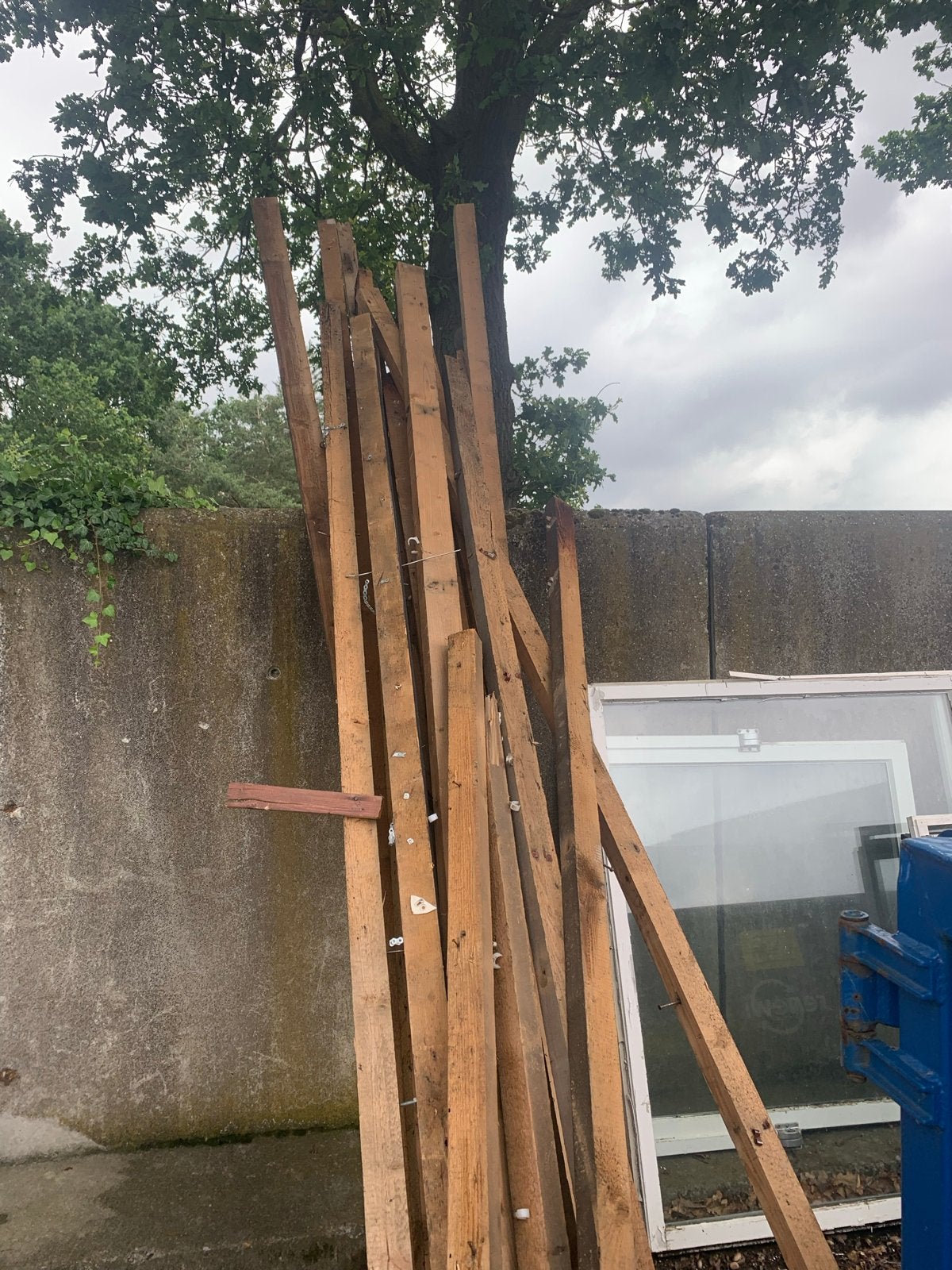 Diverse balken voor klussen of als brandhout, Doe-het-zelf en Verbouw, Hout en Planken, Ophalen, Gebruikt, Balk, Overige houtsoorten