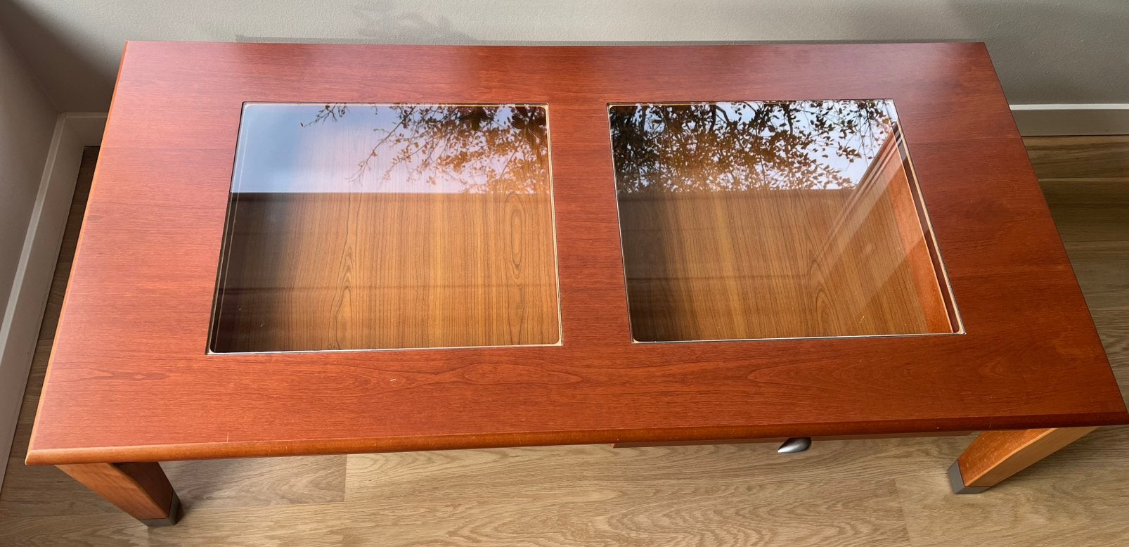 Kersenfineer vitrine salontafel, Huis en Inrichting, Ophalen, Gebruikt, 100 tot 150 cm, 50 tot 100 cm