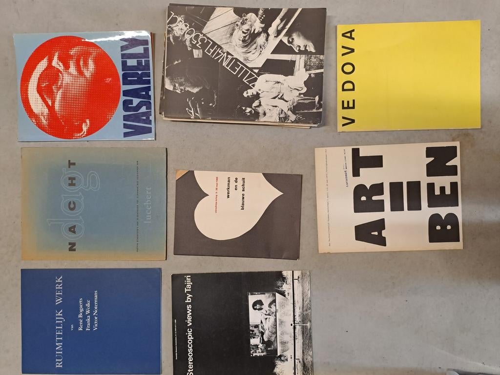 Partij van 2.5 meter moderne kunstcatalogi, Boeken, Ophalen, Gelezen