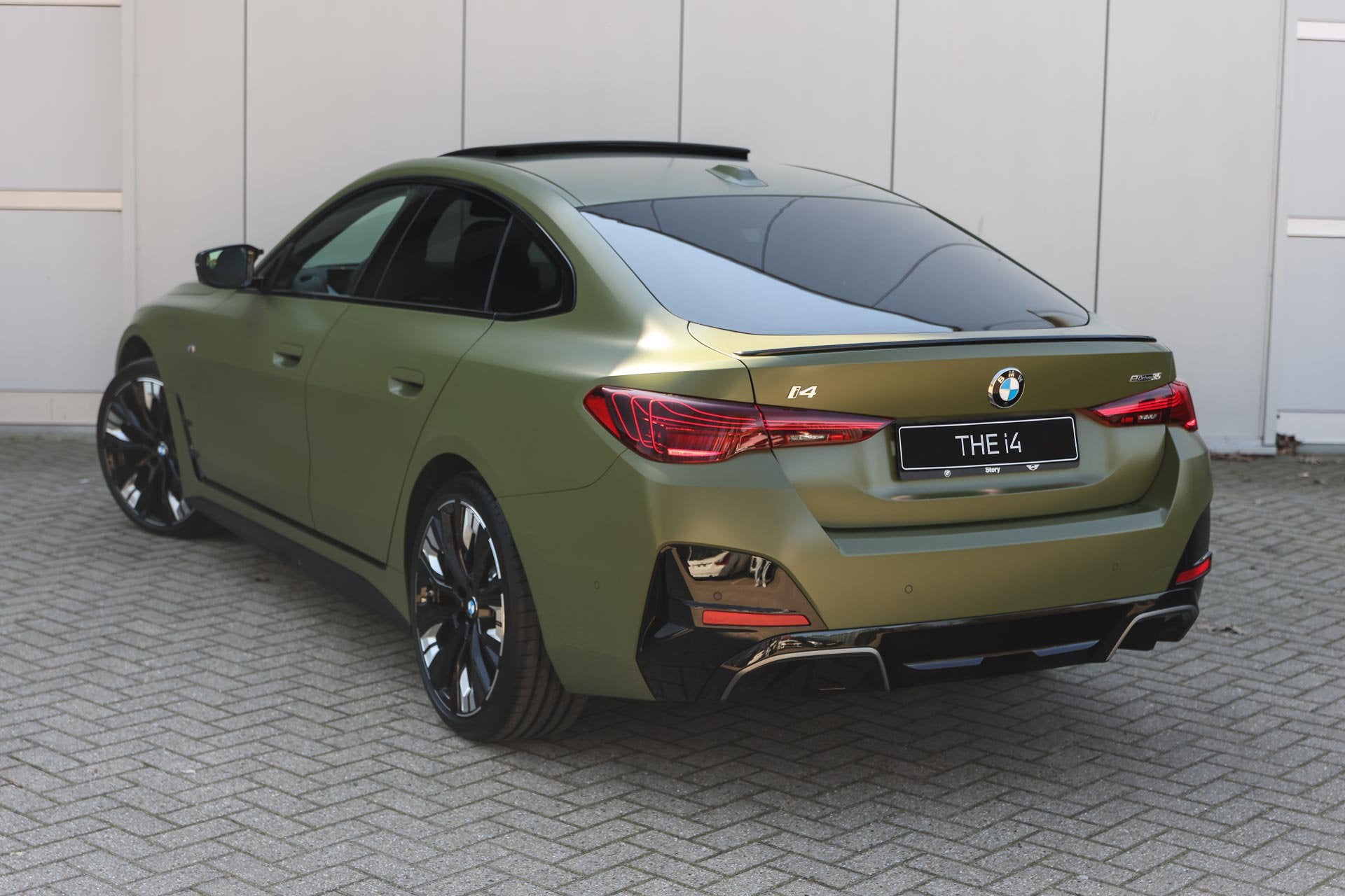 BMW i4 eDrive35 Gran Coupé M Sport / Schuif-kanteldak / Ada, Auto's, Dealer onderhouden, Achterwielaandrijving, Met garantie (alle)